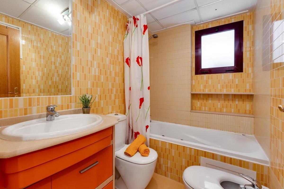 Nice Apartment With Terrace On The Los Locos Beach Torrevieja Eksteriør bilde